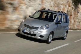 Yaris Verso 2003 - 2007